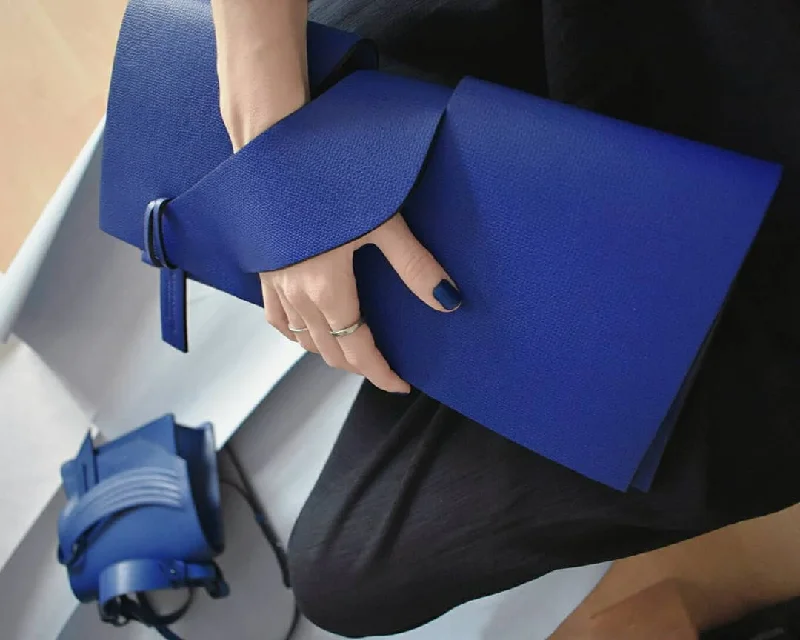 textured ultramarine blue